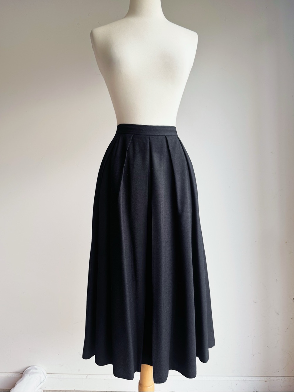 Vintage Evan Picone 100% Wool Black Pleated Midi Skirt Best Fit XS